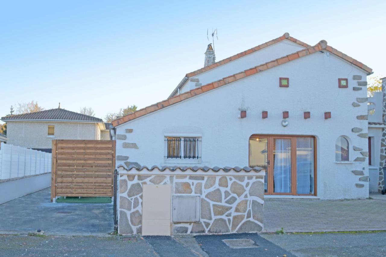 Appart T2 Avec Terrasse, Parking Et Wifi Angouleme Exterior photo